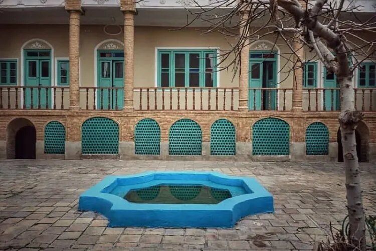 گشت و گذار در عمارت های خاطره انگیز