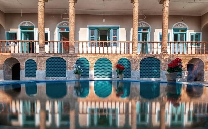 گشت و گذار در عمارت های خاطره انگیز