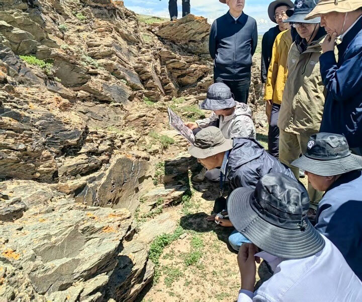 کتیبه ۲۲۰۰ ساله «اکسیر جاودانگی» در ارتفاعات تبت | عکس