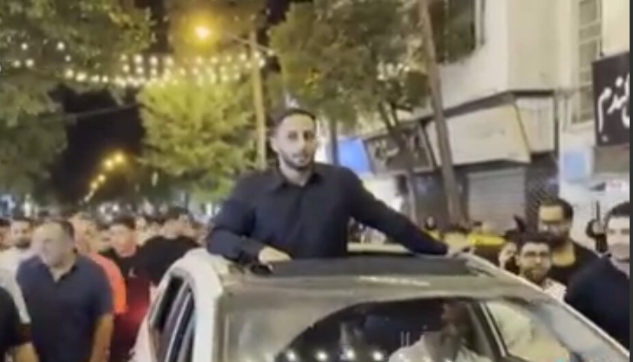 استقبال ویژه از قهرمان؛ محله تهران نو به همریخت