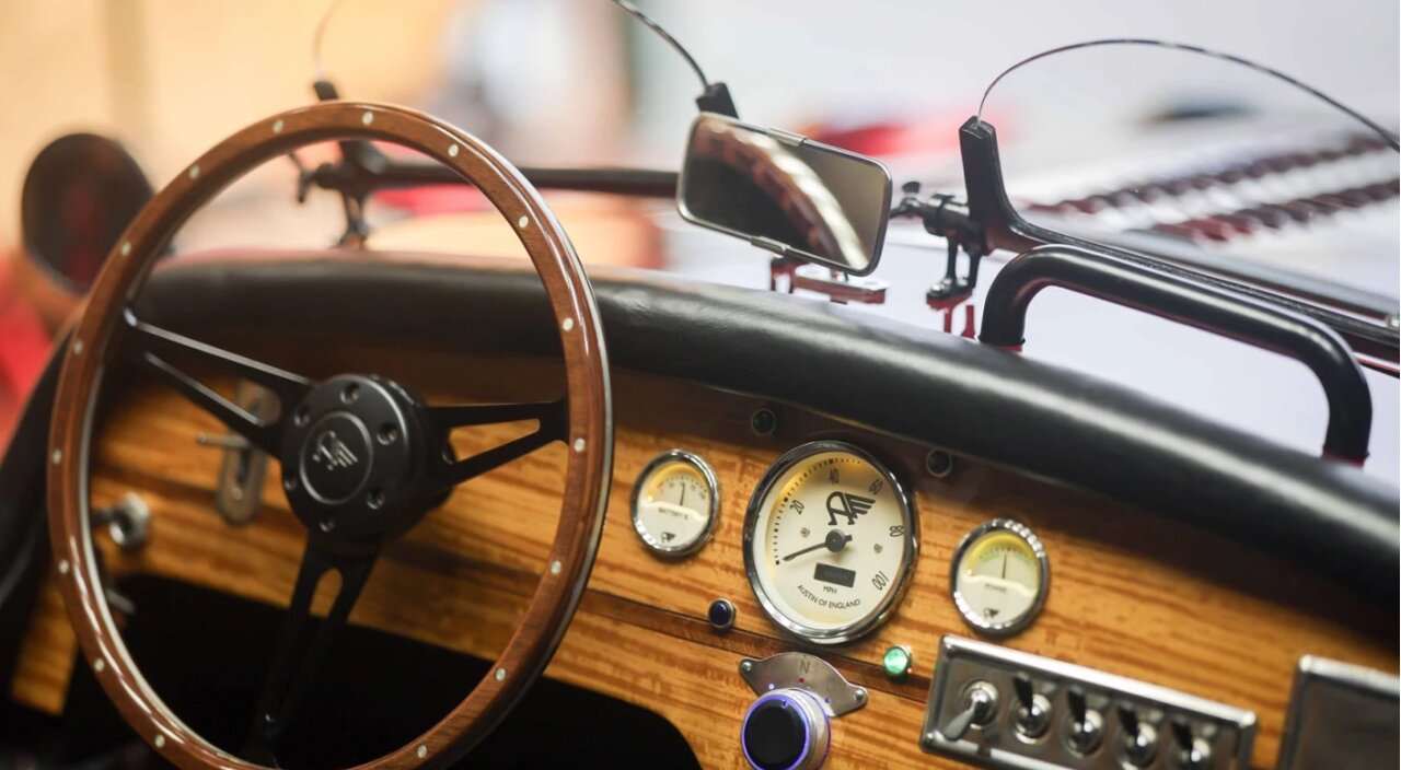 بازگشت خودروساز نمادین بریتانیایی به صحنه | آستین موتور از رودستر کلاسیک برقی رونمایی کرد