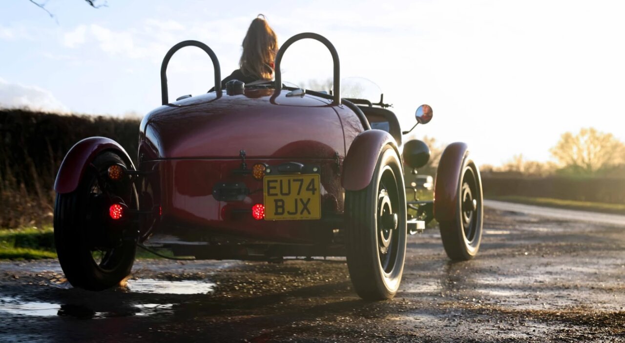 بازگشت خودروساز نمادین بریتانیایی به صحنه | آستین موتور از رودستر کلاسیک برقی رونمایی کرد