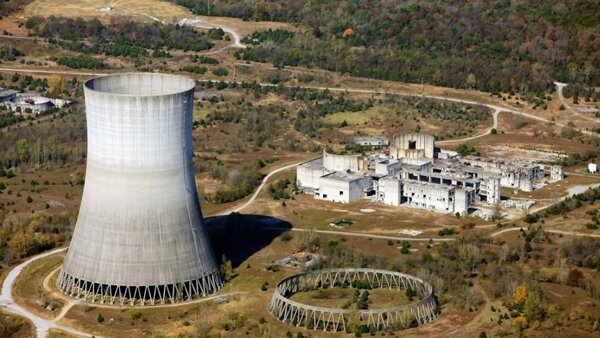 تخریب حیرتانگیز ۱۰ ثانیهای برج هستهای در آمریکا! + ویدئو | نیم قرن بلاتکلیفی به پایان رسید