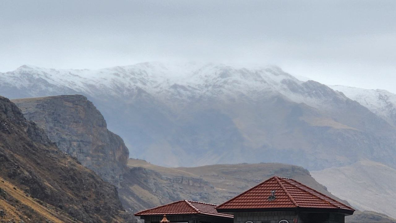 برف پاییزی مردم این شهر را غافلگیر کرد | تصاویر