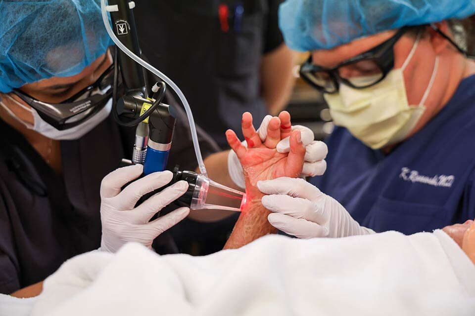 جراحی بدون تیغ جراحی | درباره ظرفیتهای لیزردرمانی که شاید از آنها بیخبر باشید