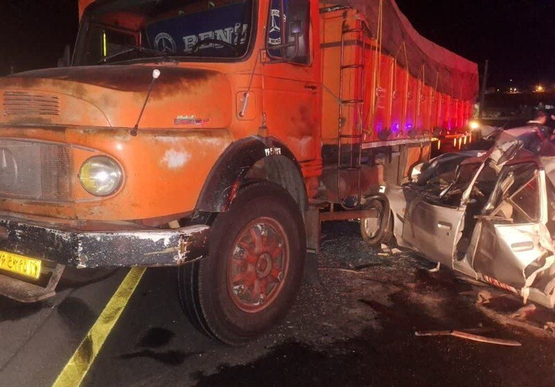 تصادف هولناک پژو و کامیون با ۵ کشته و مصدوم + عکسها