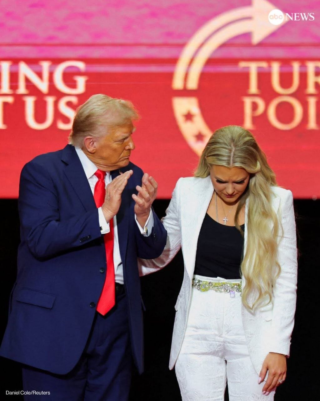 همسر چارلی کرک در آغوش ترامپ | حرکات ترامپ را ببینید