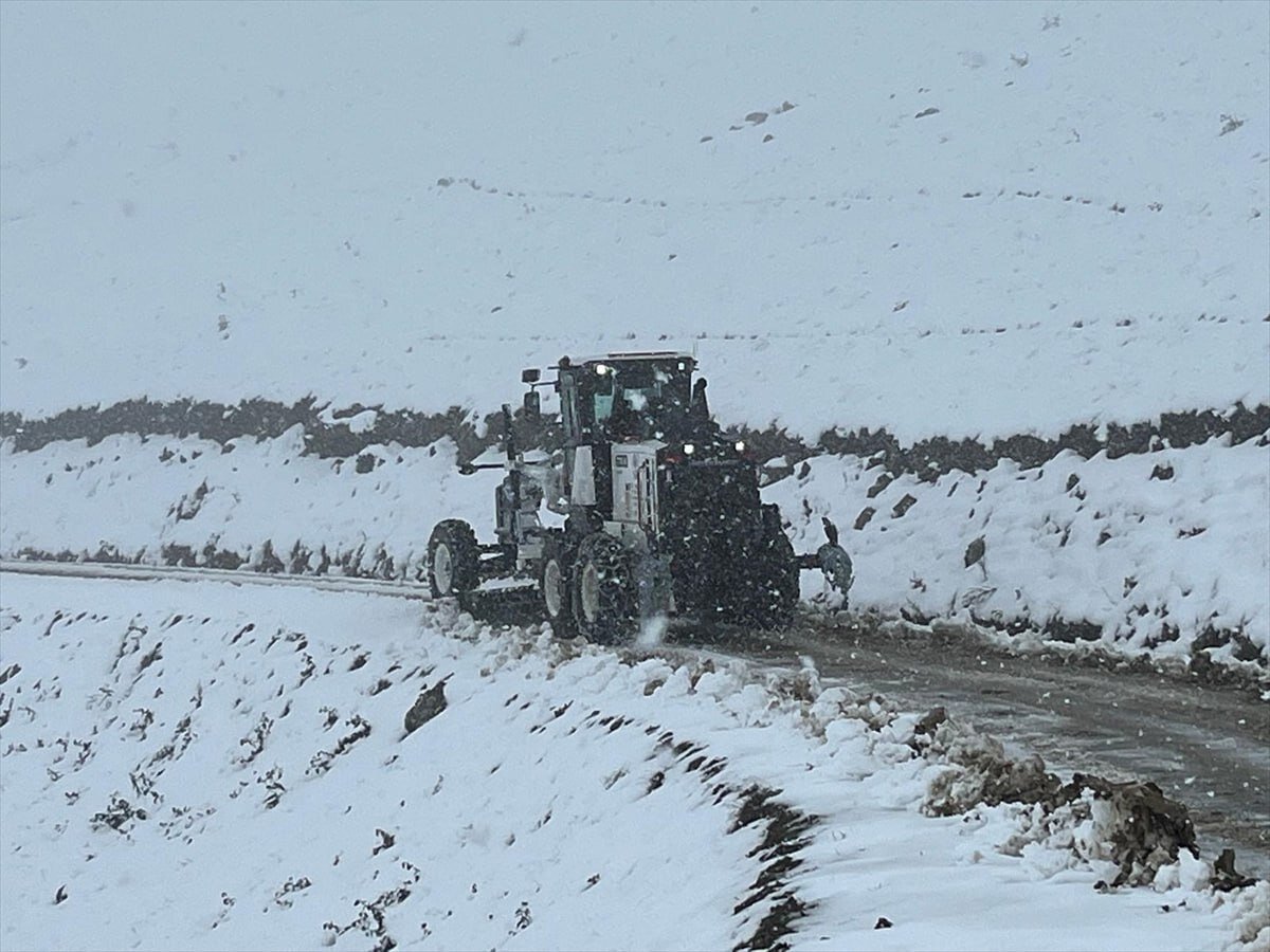 بارش برف سنگین در کشور همسایه در آخرین روز فصل تابستان | تصاویر