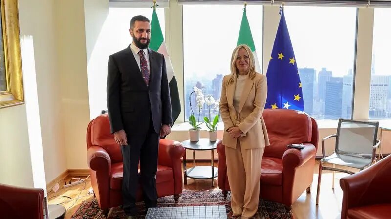 خانم نخست‌وزیر با جولانی دیدار کرد؛ لبخند ملونی هنگام دیدار با الشرع | تصاویر