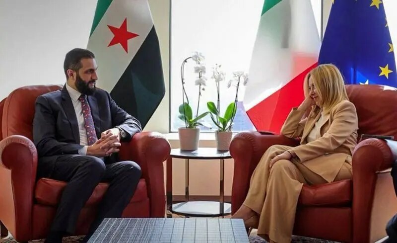 خانم نخست‌وزیر با جولانی دیدار کرد؛ لبخند ملونی هنگام دیدار با الشرع | تصاویر