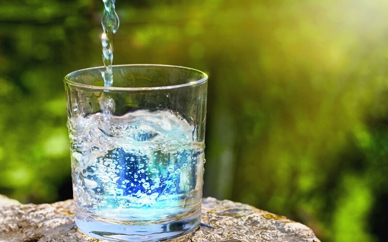 چرا در پائیز باید آبرسانی کنیم؟ | راهکارهای هیدراته ماندن در فصل پائیز