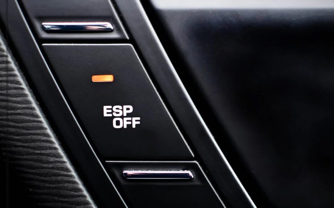 سیستم ESP در خودرو چیست و چگونه باعث پایداری می‌شود؟
