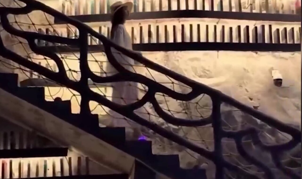 عجیب ترین فروشگاه جهان با قدمت ۱۰۰ میلیون سال + تصاویر فروشگاه