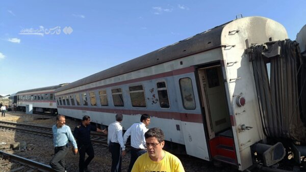 اولین تصاویر از حادثه خروج قطار از ریل در مشهد + عکس