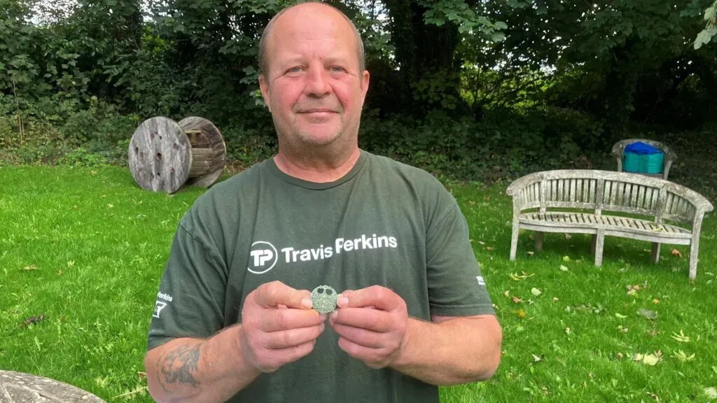 یک اسباببازی، سنجاق عهد روم باستان از آب درآمد! | عکس