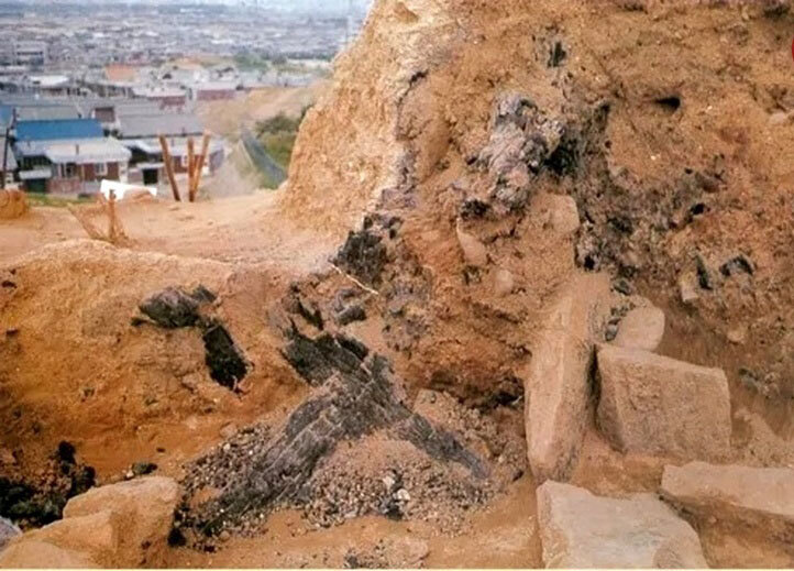 دیگهای غذایی که بعد از ۱۵۰۰ سال از زیر خاک بیرون آمدند | عکس