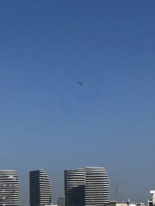 حادثه امنیتی سخت برای نظامیان اسرائیلی در غزه رسانه های رژیم صهیونیستی از حادثه سخت برای نظامیان این رژیم در غزه خبر دادند. به گزارش خبرگزاری مهر به نقل از قدس الاخباریه، رسانه های رژیم صهیونیستی از وقوع حادثه امنیتی سخت و خطرناک برای نظامیان این رژیم در غزه خبر دادند. شاهدان عینی اعلام کردند که بالگردهای اسرائیلی در حال انتقال تلفات ارتش به بیمارستانهای داخل فلسطین اشغالی از جمله بیمارستان بلینسون در تل آویو هستند. حادثه امنیتی سخت برای نظامیان اسرائیلی در غزه هنوز جزئیات بیشتری مخابره نشده است.