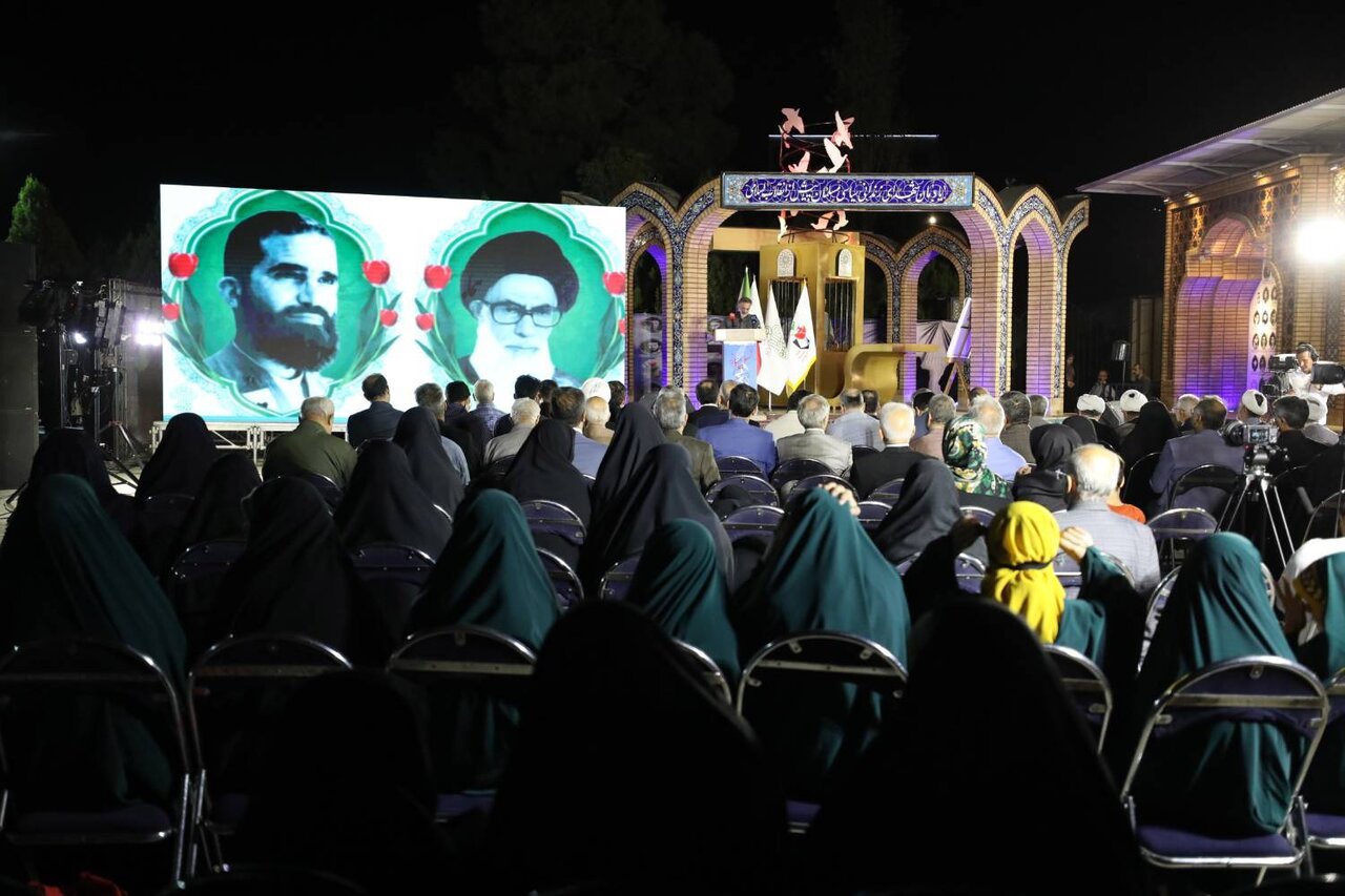 رونمایی از یادمان شهدای مبارز سیاسی پیش از انقلاب در باغ موزه قصر
