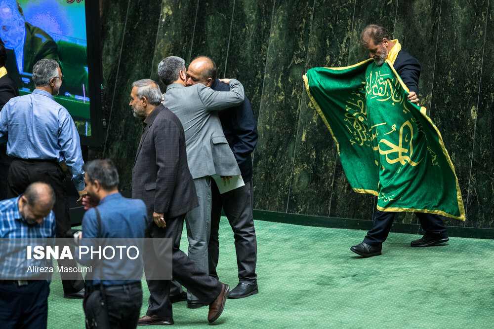 تصاویری از حال و هوای متفاوت امروز مجلس