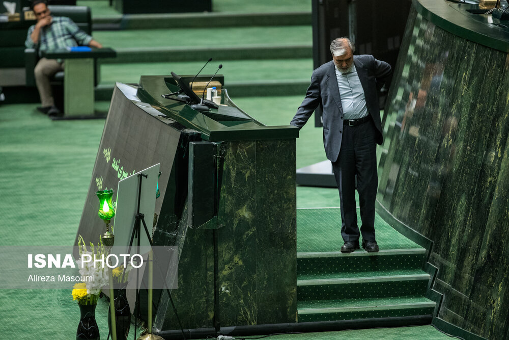 تصاویری از حال و هوای متفاوت امروز مجلس