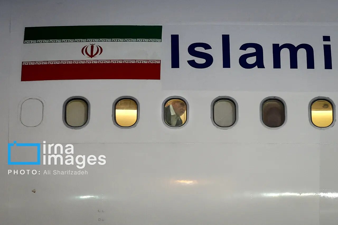 عکسی جالب از پزشکیان در هواپیما در راه بازگشت از نیویورک