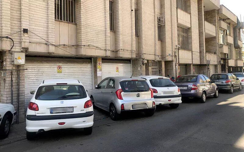 چگونه مشکل سد معبر جلوی درب پارکینگ را حل کنیم؟