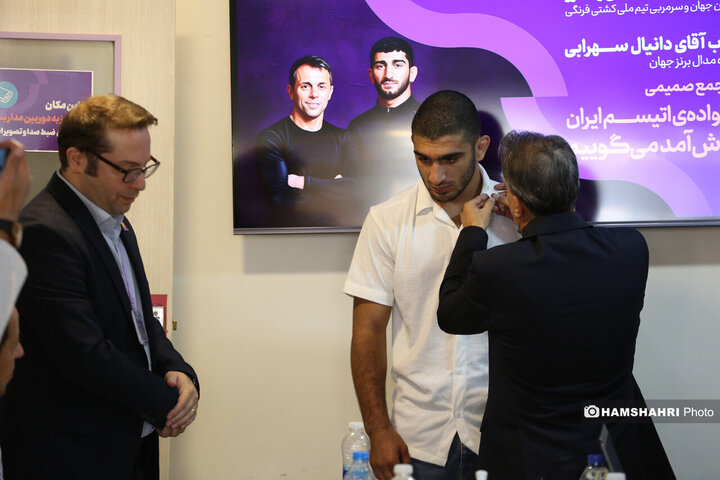 حضور قهرمانان ورزشی به عنوان سفیران اتیسم در انجمن اتیسم ایران