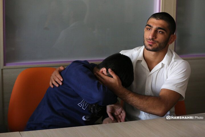 حضور قهرمانان ورزشی به عنوان سفیران اتیسم در انجمن اتیسم ایران