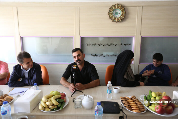 حضور قهرمانان ورزشی به عنوان سفیران اتیسم در انجمن اتیسم ایران