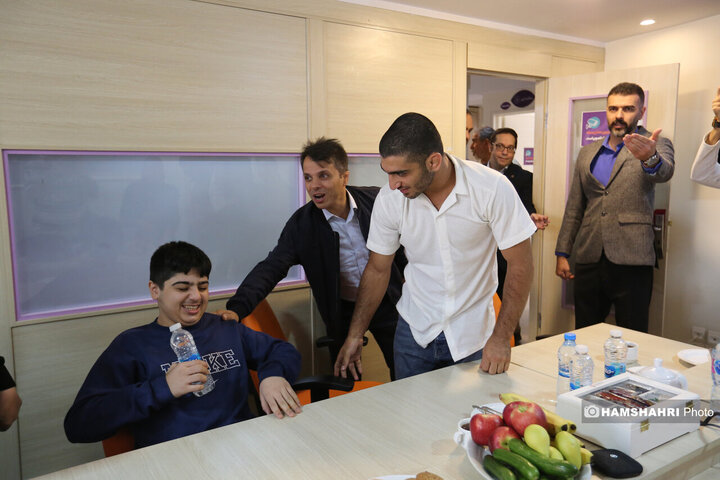 حضور قهرمانان ورزشی به عنوان سفیران اتیسم در انجمن اتیسم ایران