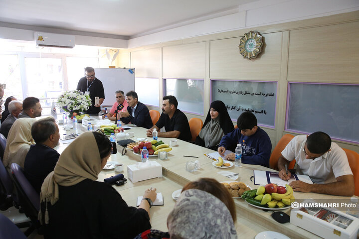 حضور قهرمانان ورزشی به عنوان سفیران اتیسم در انجمن اتیسم ایران