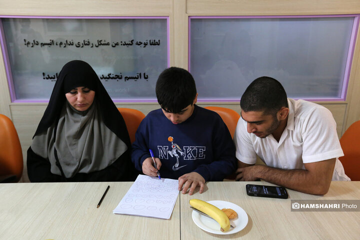 حضور قهرمانان ورزشی به عنوان سفیران اتیسم در انجمن اتیسم ایران