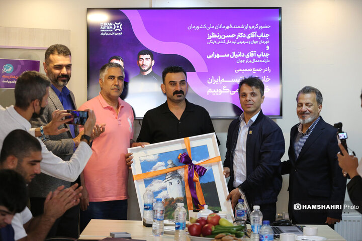 حضور قهرمانان ورزشی به عنوان سفیران اتیسم در انجمن اتیسم ایران
