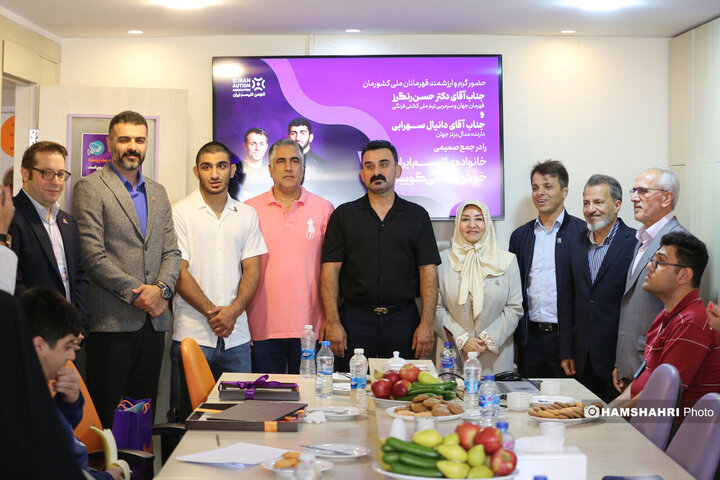 حضور قهرمانان ورزشی به عنوان سفیران اتیسم در انجمن اتیسم ایران