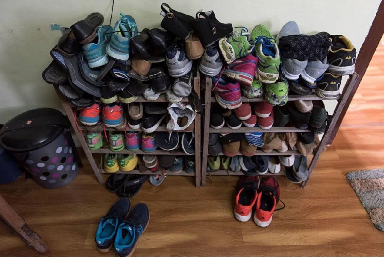 جایزه جهانی برای کفشهای بدبوی هندی؛ از بوی پنیر فاسد تا نور فرابنفش!