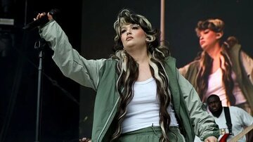 خواننده جوان روی صحنه بیهوش شد