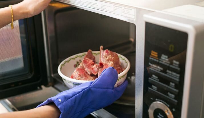 روش های ایمن برای یخ زدایی بی خطر مواد غذایی