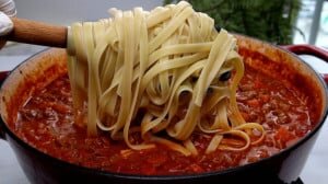 پاستا فتوچینی با سس گوجه ، سیر و فلفل کبابی + روش تهیه