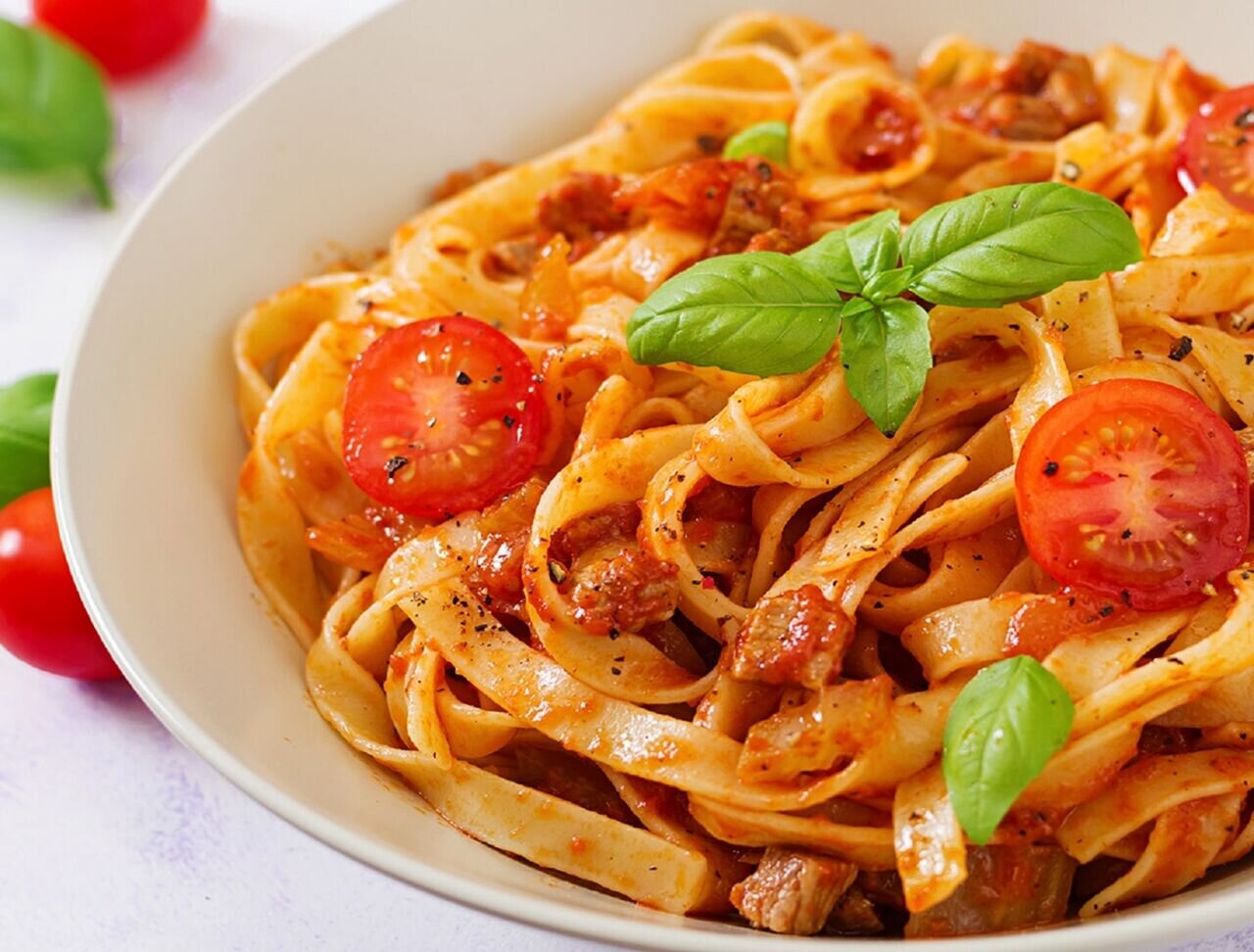 پاستا فتوچینی با سس گوجه ، سیر و فلفل کبابی + روش تهیه