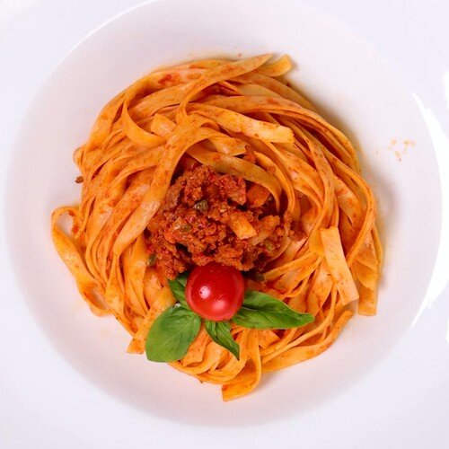 پاستا فتوچینی با سس گوجه ، سیر و فلفل کبابی + روش تهیه