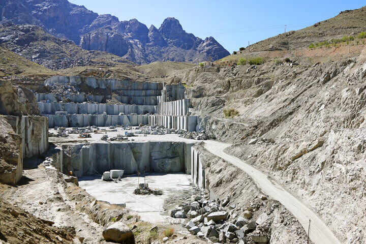 ردپای مافیا در معادن کوه کرکس | معدن کاوی منطقه حفاظت شده نطنز را می بلعد