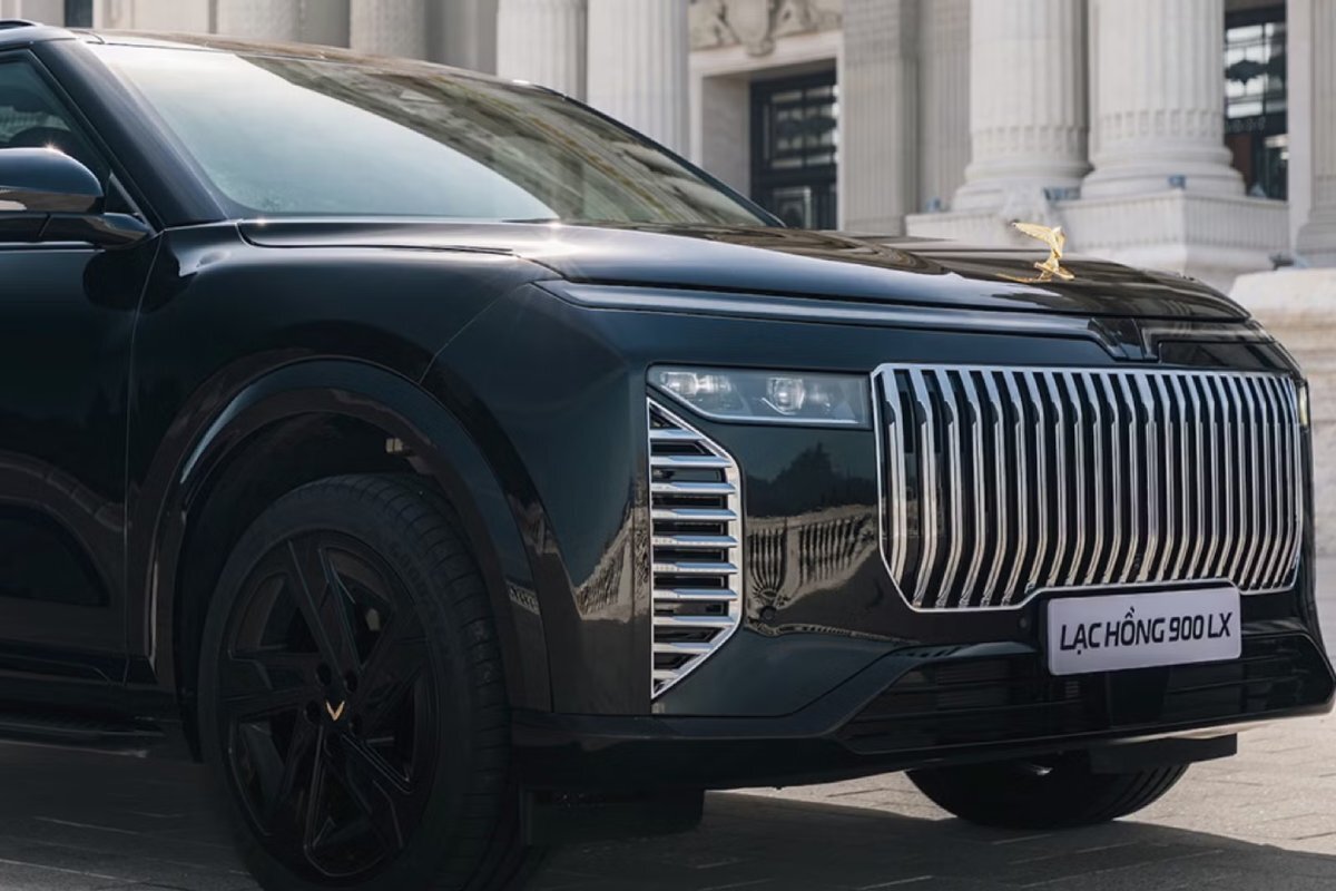 این خودرو طلاکاری شده در برابر نارنجک هم مقام است + تصاویر