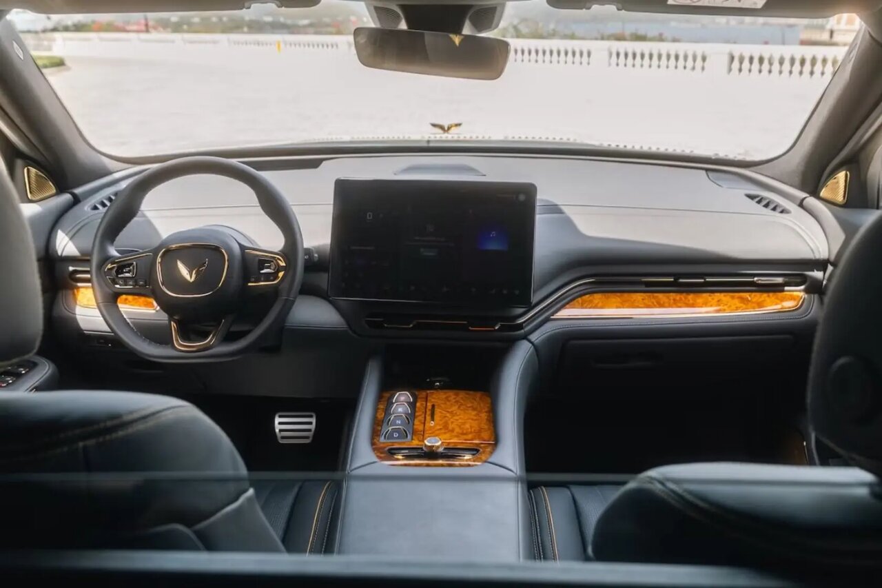 این خودرو طلاکاری شده در برابر نارنجک هم مقام است + تصاویر