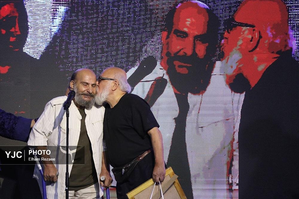 علیرضا داوودنژاد و خانوادهاش در یک مراسم رسمی | تصاویر