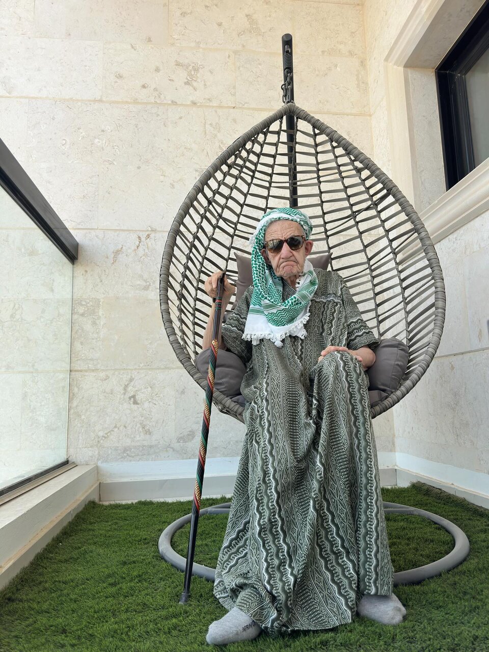 ماجرای مهاجرت بازیگر مسن و محبوب سینمای ایران به دوبی | ببینید