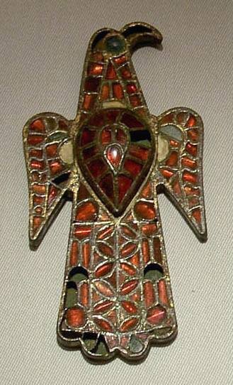 سنجاق سینههای ۱۵۰۰ ساله ملکه ناشناس جنجال به پا کردند! | عکس