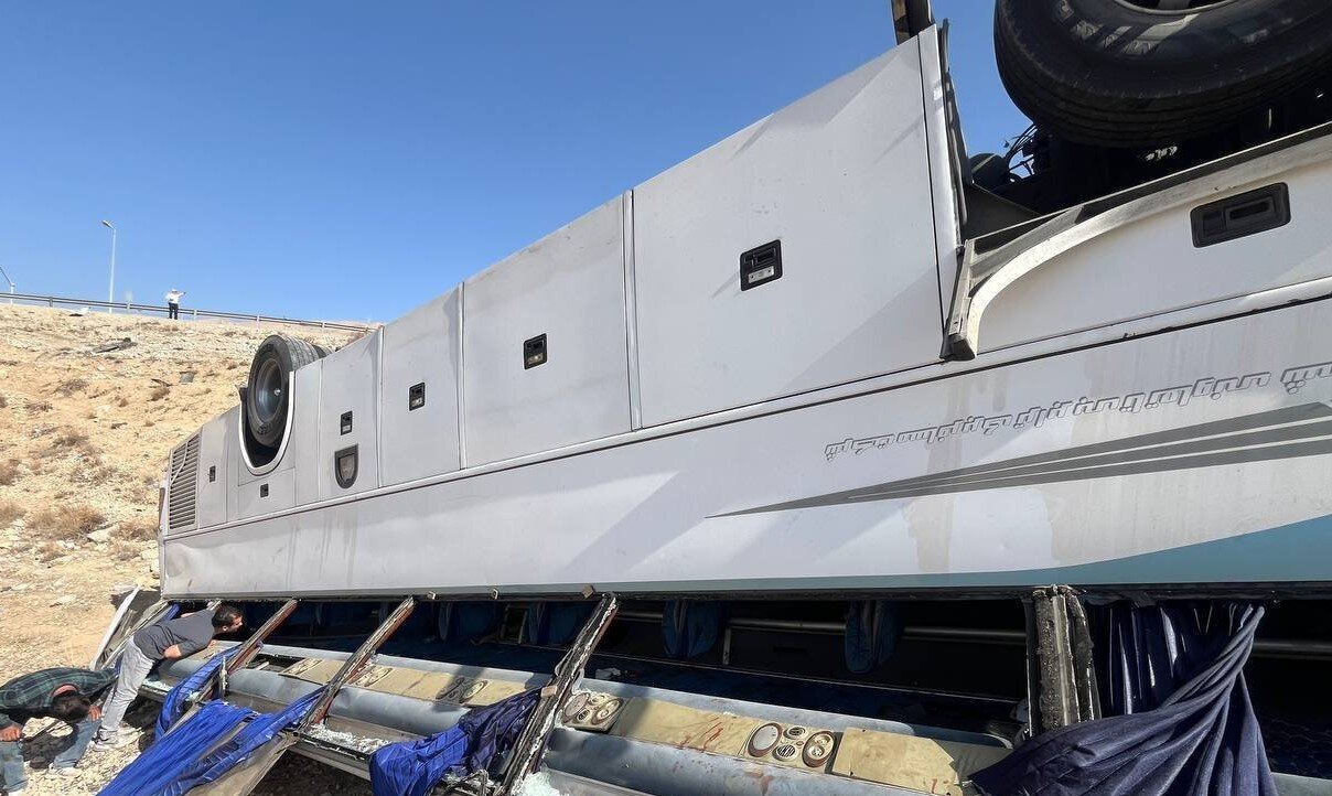 علت حادثه سقوط اتوبوس در جاده فیروزکوه اعلام شد + تصاویر