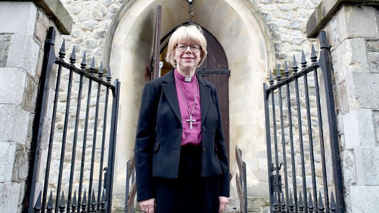 یک زن سنت ۱۴۰۰ ساله در انگلستان را شکست + عکس