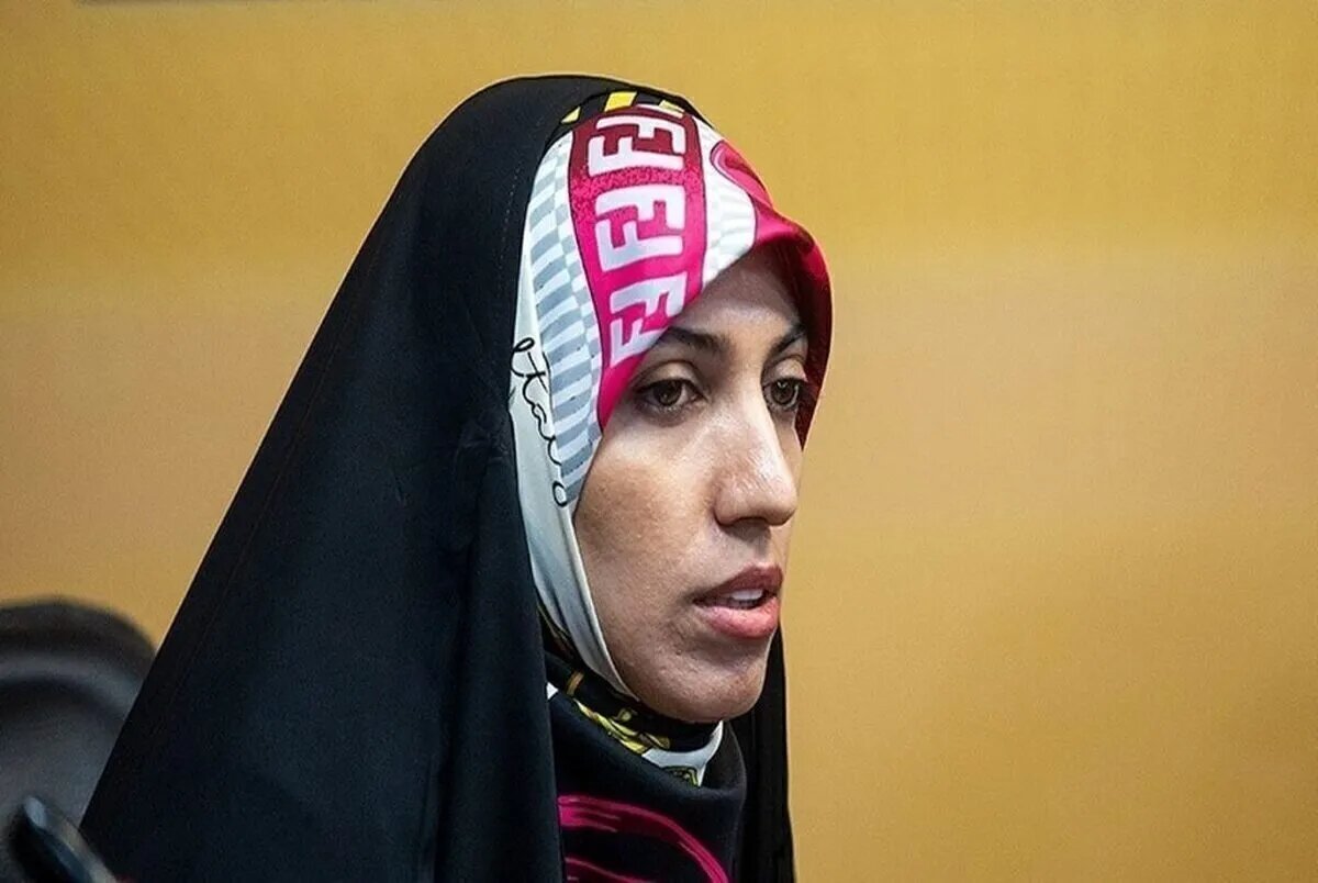 عکس یادگاری مجری صداوسیما با دختران لبنانی؛ ببینید | خون بر شمشیر پیروز است یعنی همین...