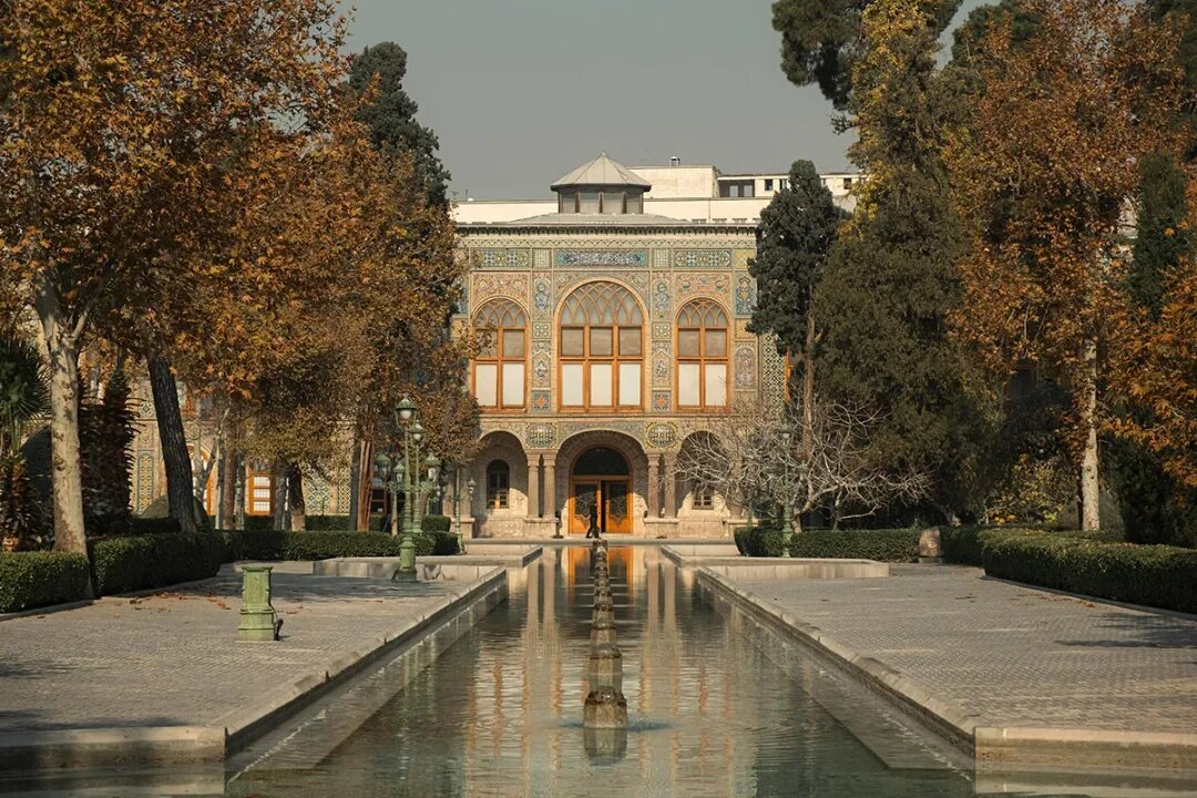 گردش در کاخ ۴۰۰ ساله
